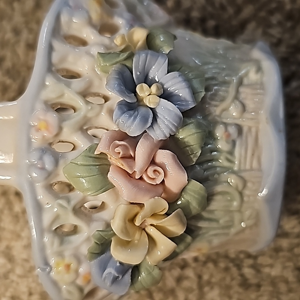 Vintage 1960's Victorian Porcelain Basket, Embossed flowers ceramic basket - Picture 2 of 5